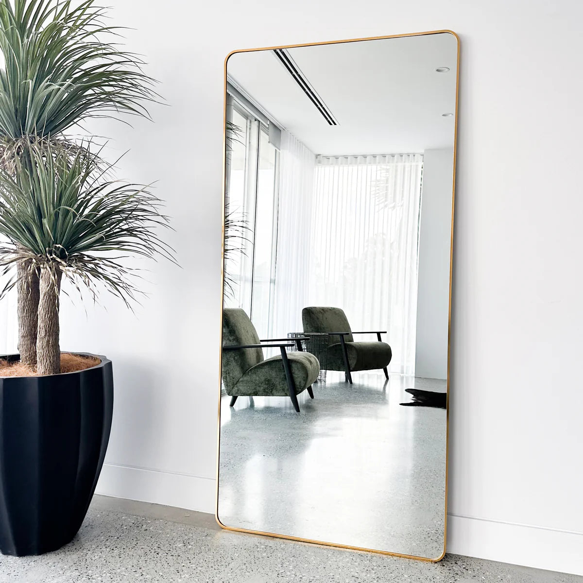 Elevate Your Space with Floor Mirrors: 2024 Home Decor Guide